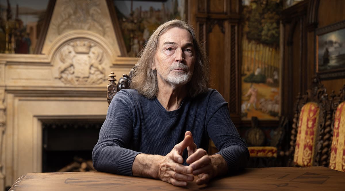 Никас Сафронов: «Если художник известен, то он успешен»