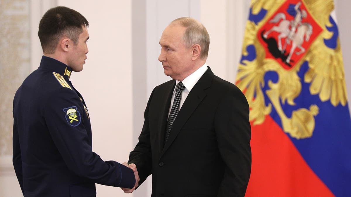 По меньшей мере три Героя России впервые будут участвовать в выборах в Госдуму