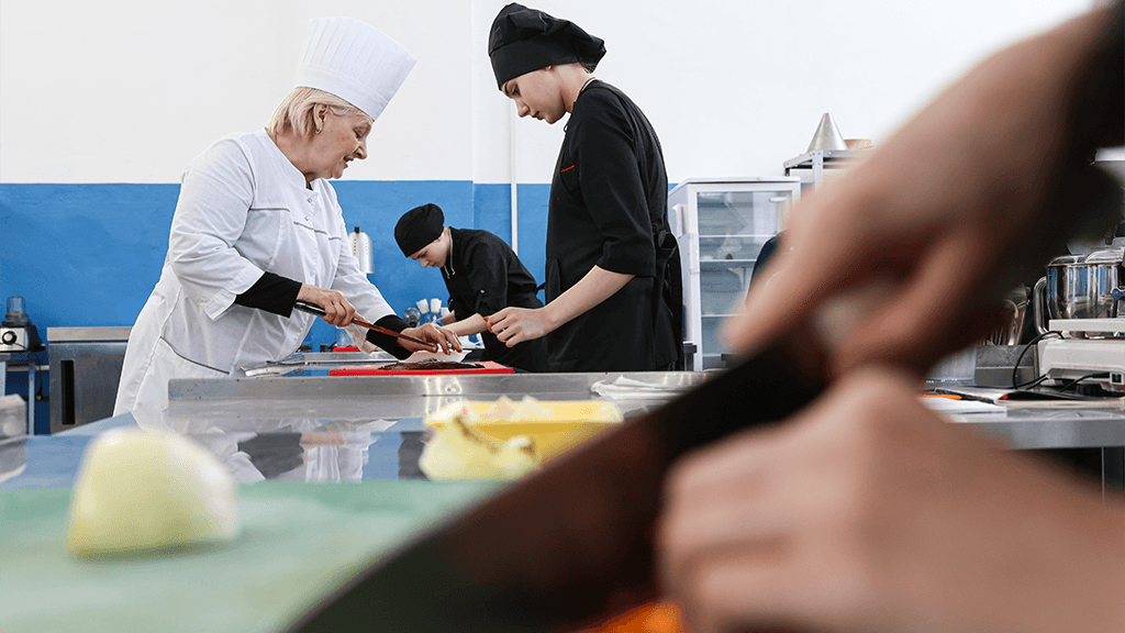 Вдовы участников спецоперации смогут бесплатно получить второе СПО