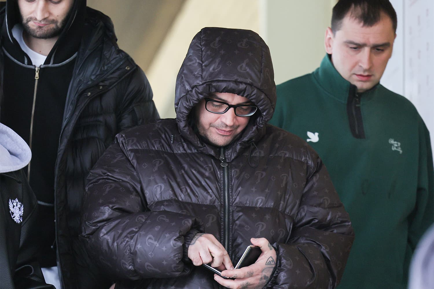 Суд приговорил Гуфа к году условно за потасовку в бане