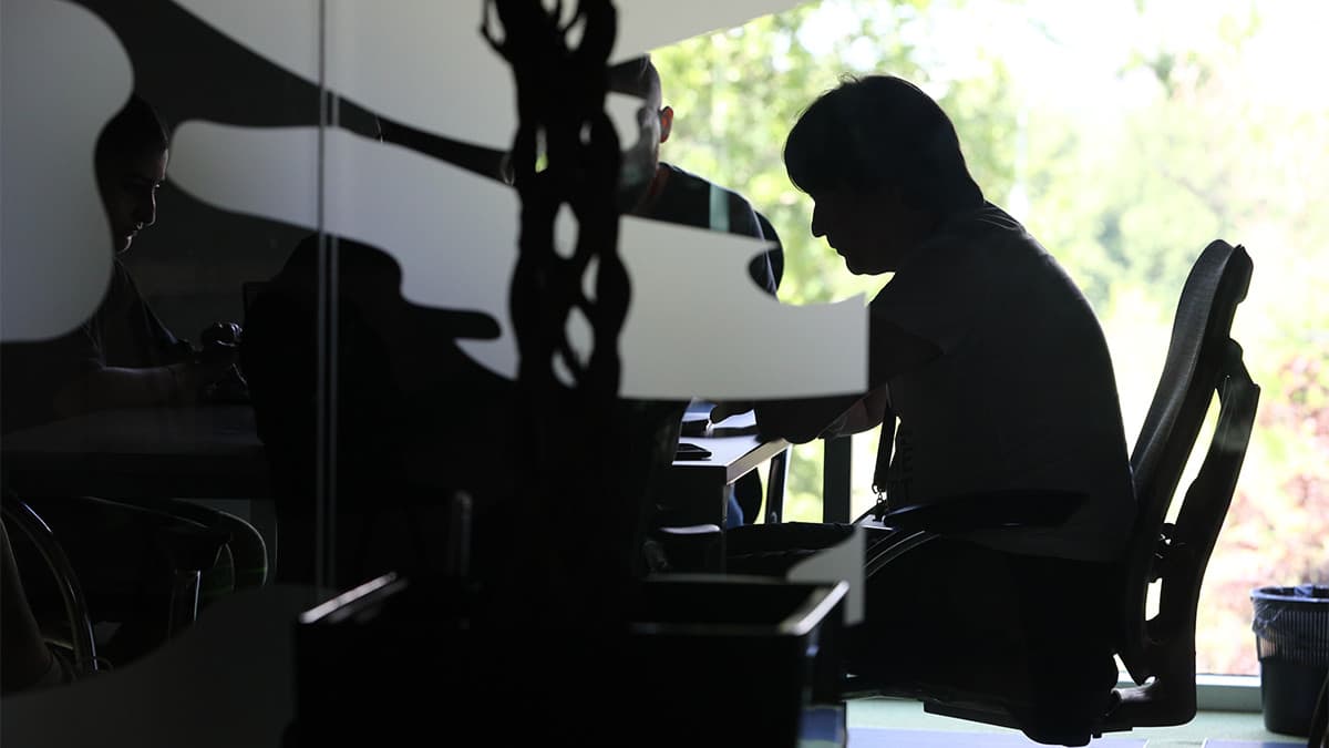 Искусственная помощь: как внедрение нейросетей выходит бизнесу боком