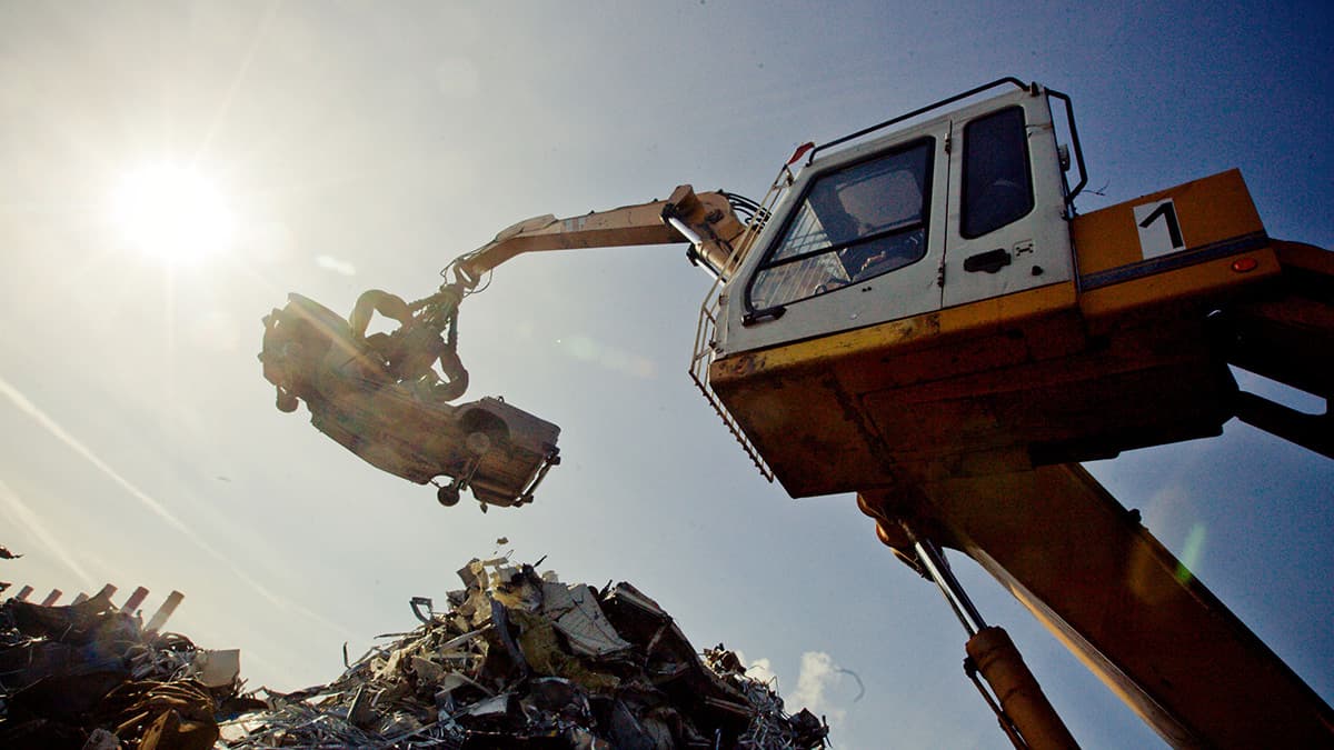 Водитель подал жалобу в КС из-за начисления миллионного утильсбора