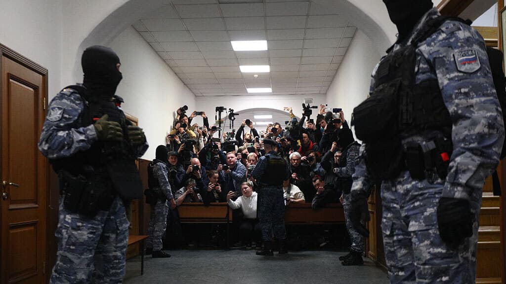 Региональные депутаты поставили под сомнение ссылки на анонимные источники