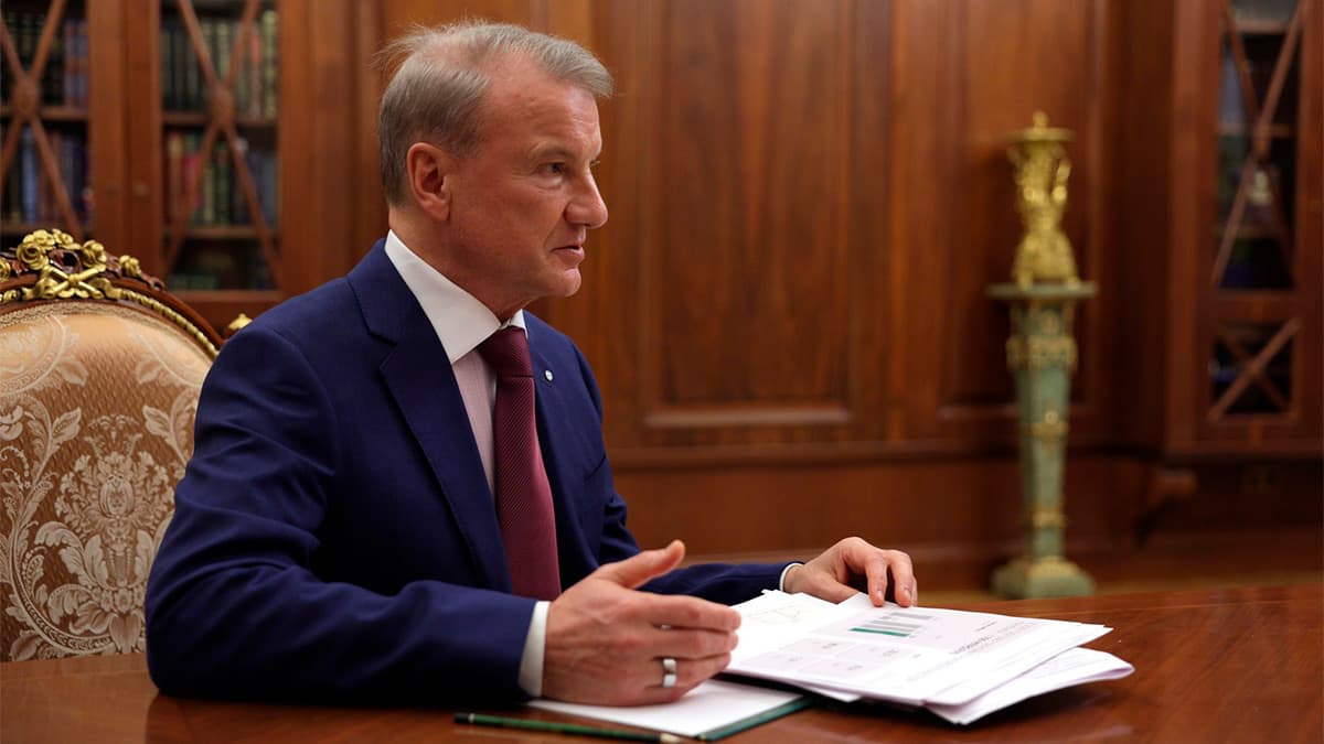 Путин поздравил Грефа с хорошими годовыми результатами Сбербанка