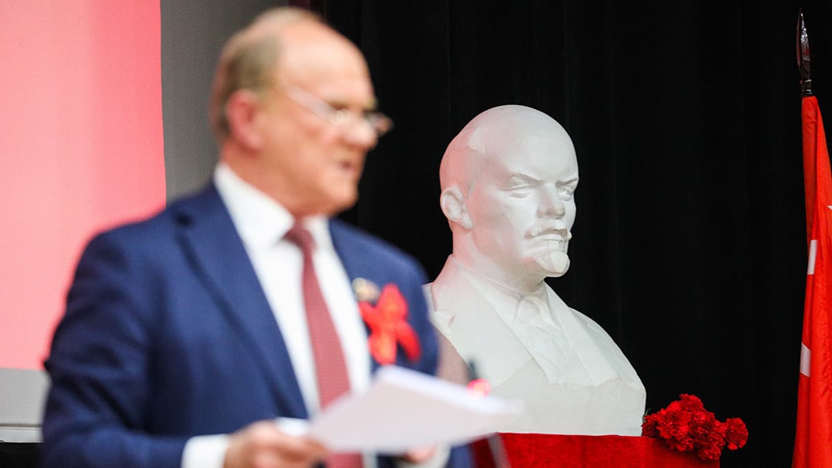 Как «Единая Россия» решила защитить Владимира Ленина от нейросетей