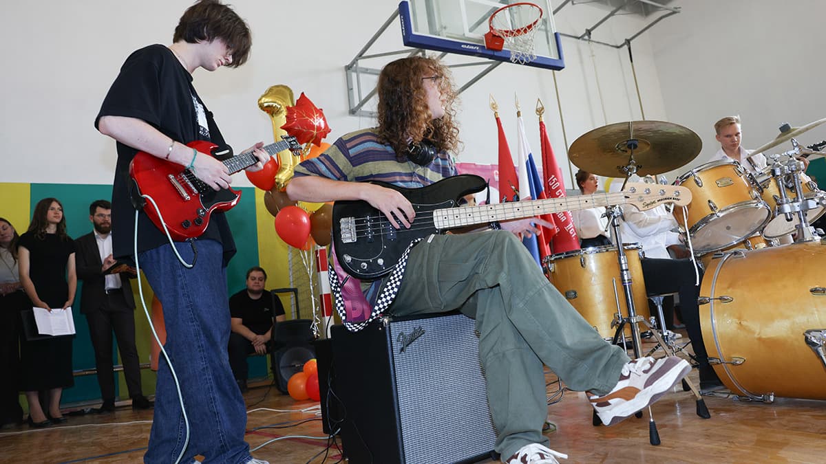 У 40% девочек в средней школе много учебного и мало свободного времени