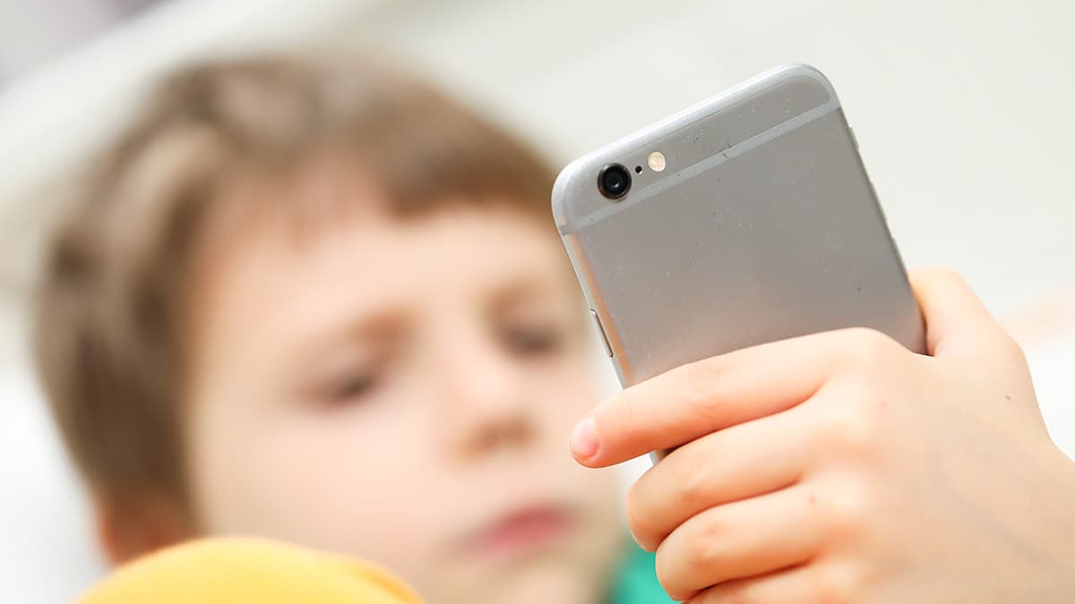 Кибермошенники обманули детей на миллиард рублей