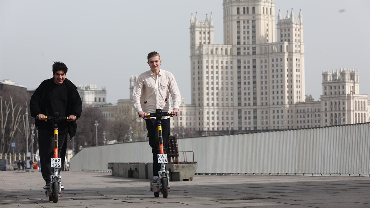 Как ездить на электросамокате: правила, нововведения и штрафы