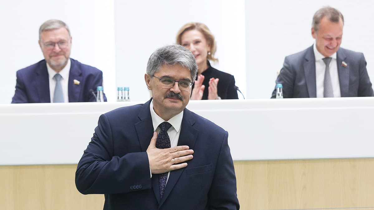 Избранный менее года назад спикер магаданской думы собрался на Охотный Ряд