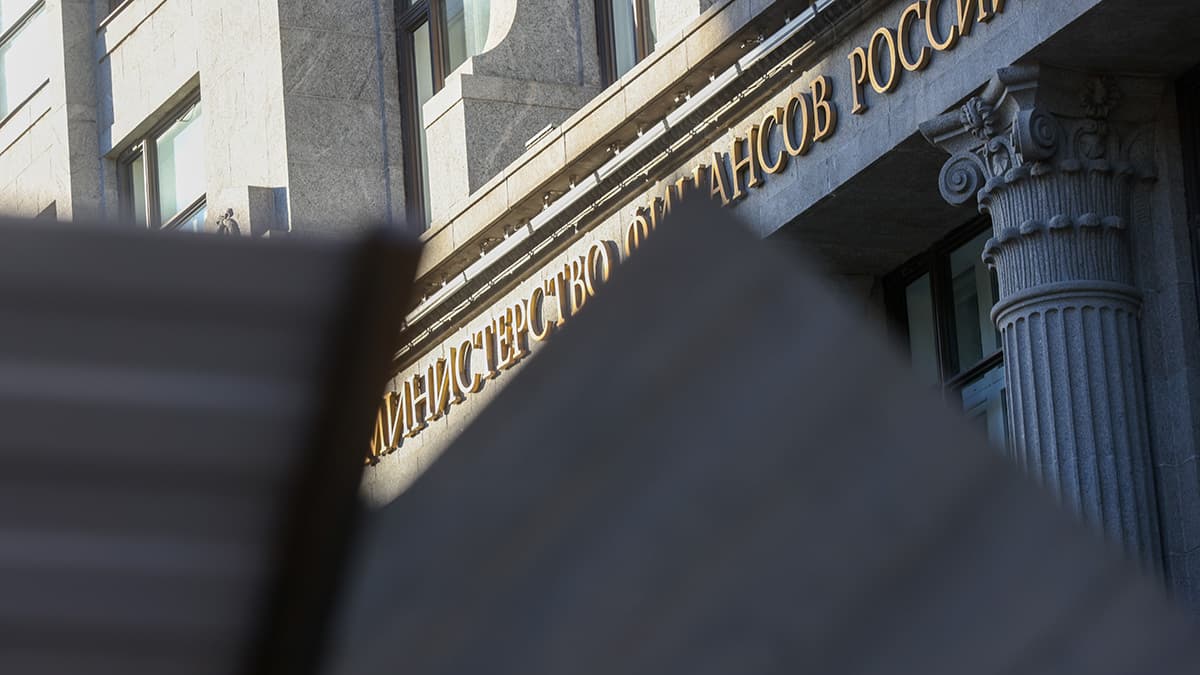 Дефицит бюджета за три месяца превысил план на год