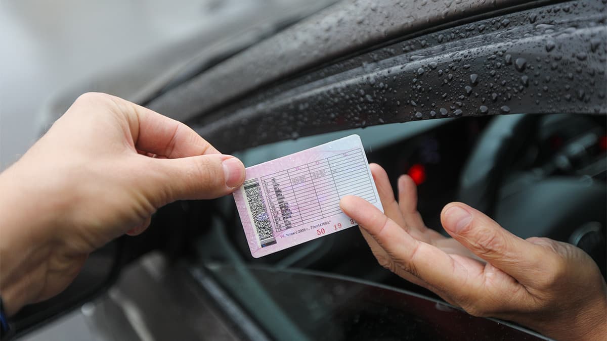 В России можно водить с иностранными водительскими правами