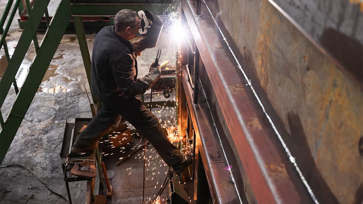 Производство грузовых вагонов упало на 45%