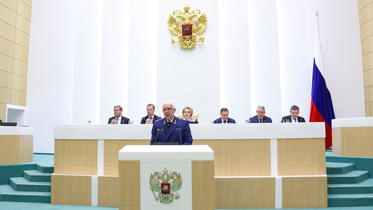 Генпрокурор впервые выступил в Совете Федерации с ежегодным докладом