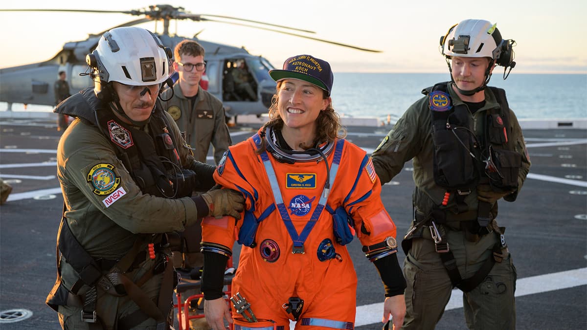 «Я говорю по-русски»: как Кристина Кук стала первой женщиной на лунной орбите