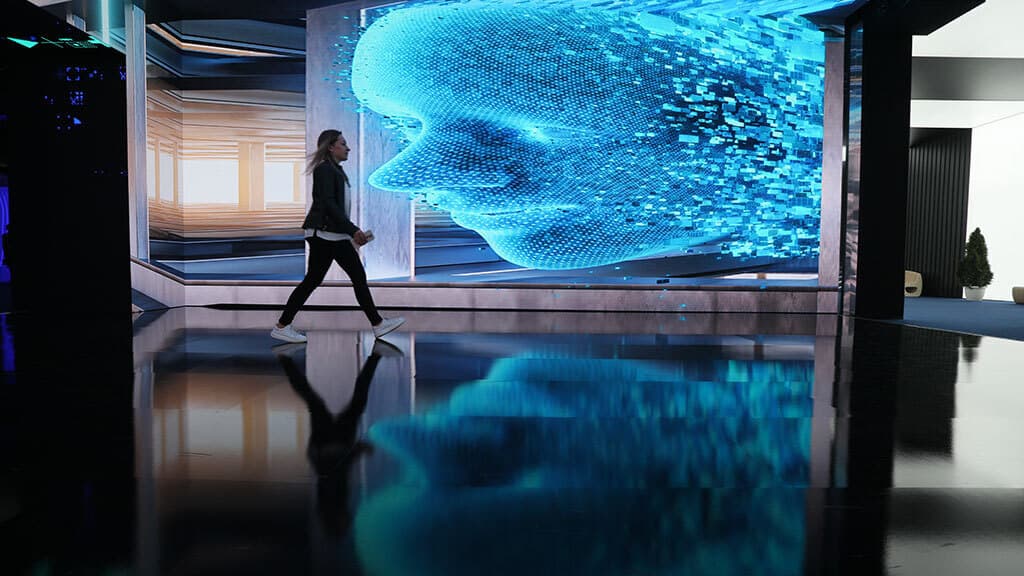 Умерший китаец год звонит матери: новости, которые вы могли пропустить