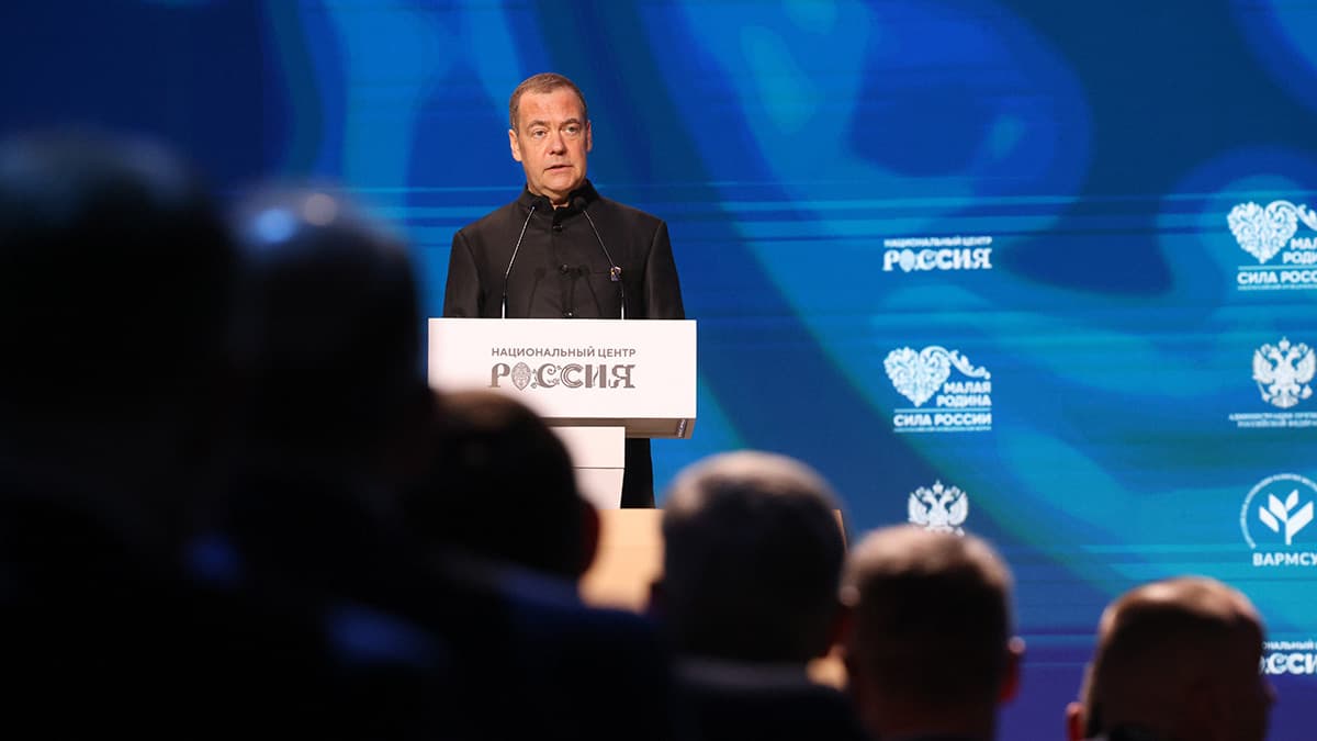 Дмитрий Медведев обратился к представителям местной власти