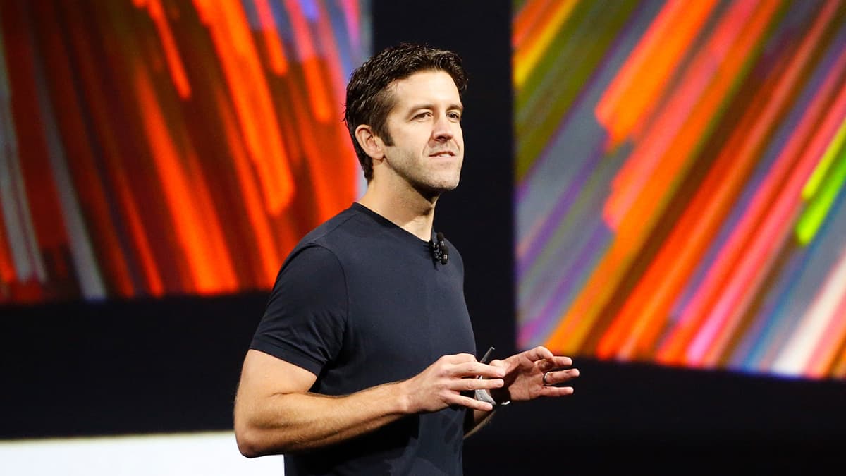 Apple сменит гендиректора: кто такой Джон Тернус