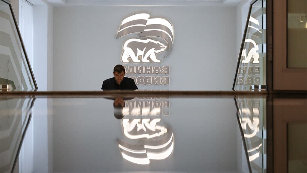 Источники «Ведомостей»: думских единороссов вызвали на выездное собрание фракции