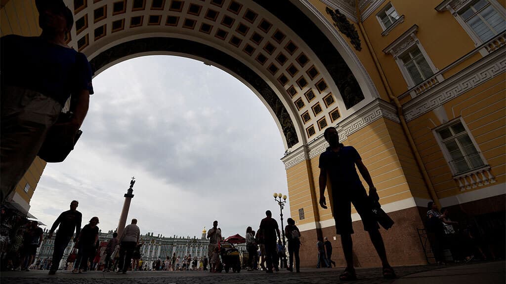 «Газпром-медиа» и Эрмитаж снимут музейные расследования