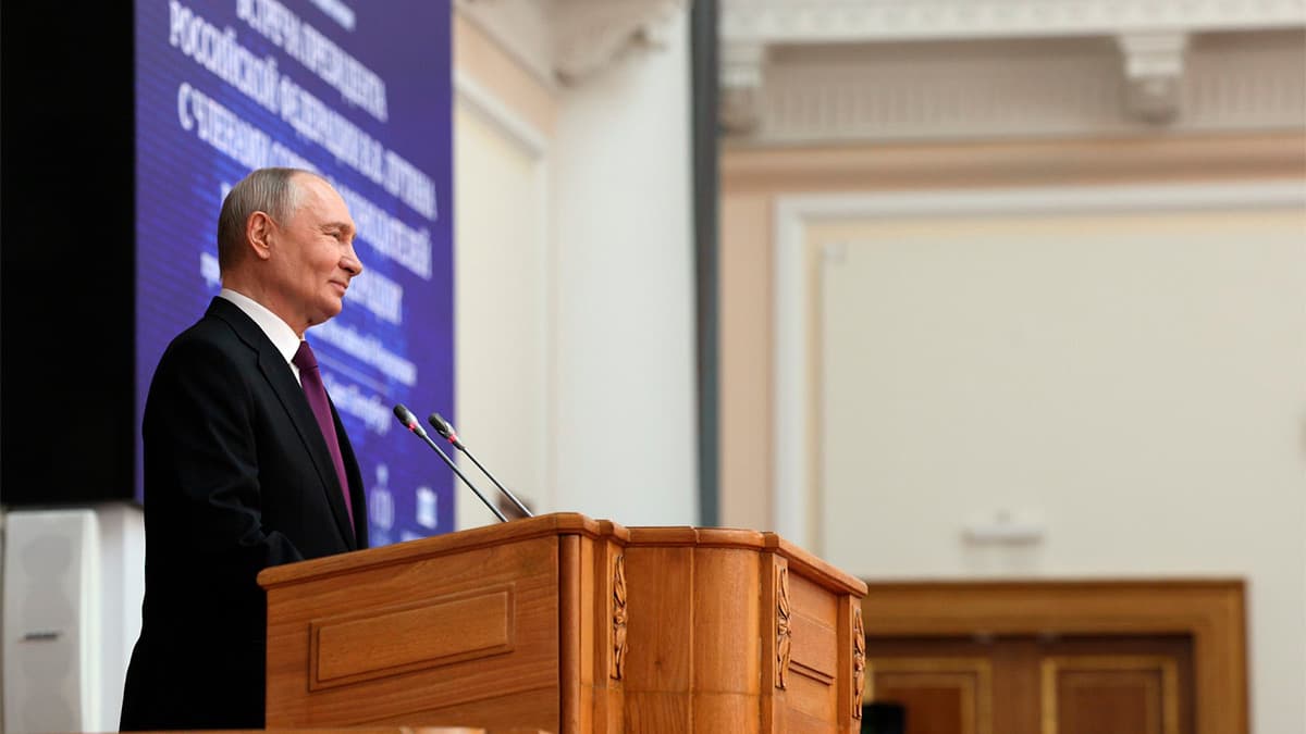 Владимир Путин призвал депутатов и сенаторов не зацикливаться на запретах