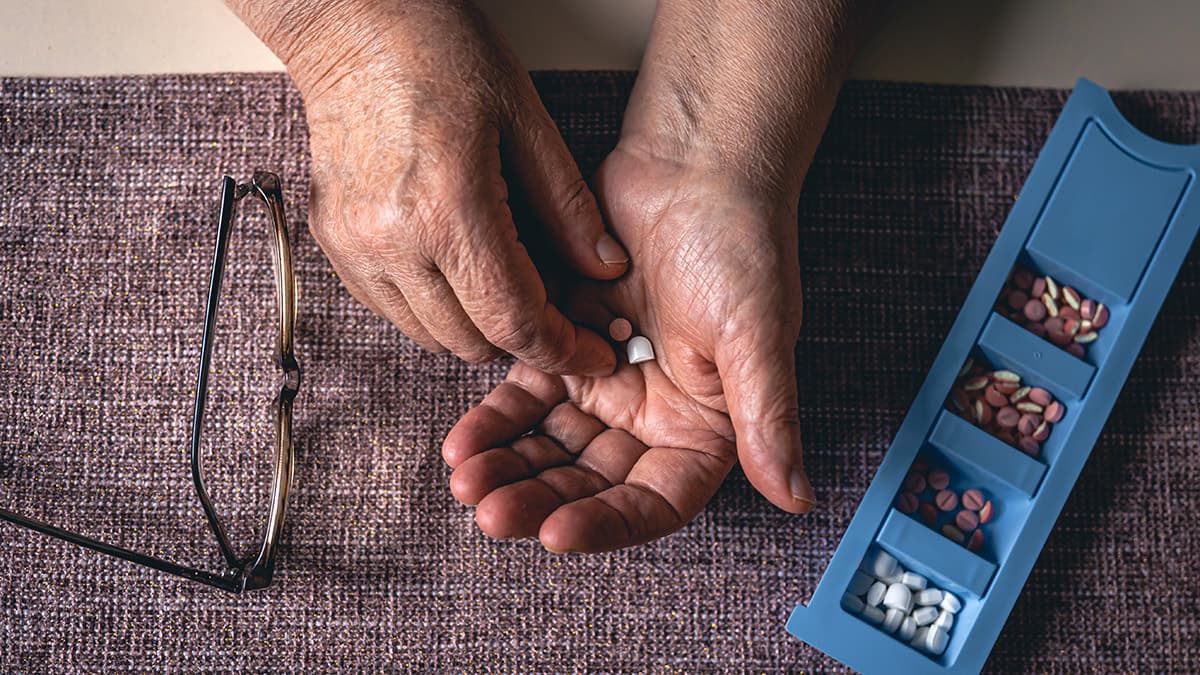 Большинство пенсионеров пьют пять и более таблеток одновременно