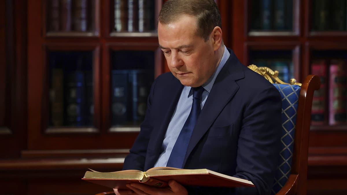 В партии власти подготовили книгу «Медведи. История «Единой России»