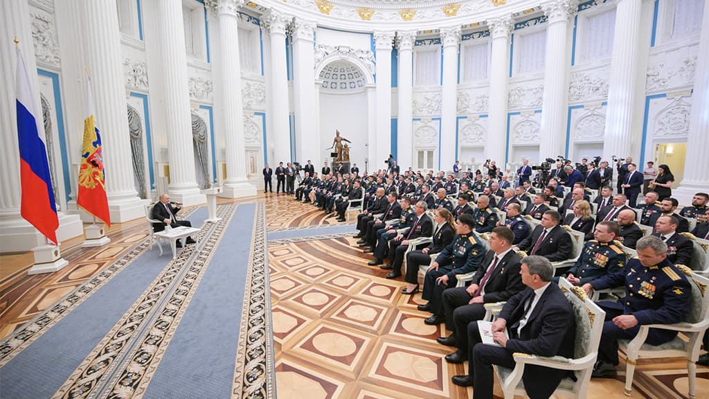 Владимир Путин встретился с выпускниками программы «Время героев»