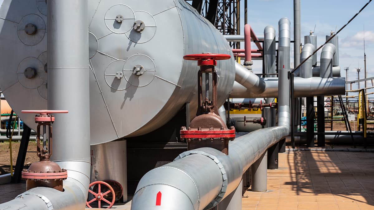 Перемирие США и Ирана охладило нефтяной рынок