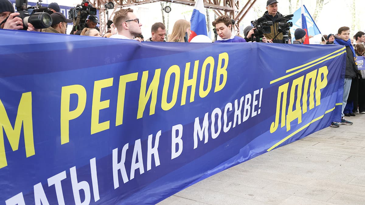 С чем парламентские партии готовятся пойти на выборы в Госдуму