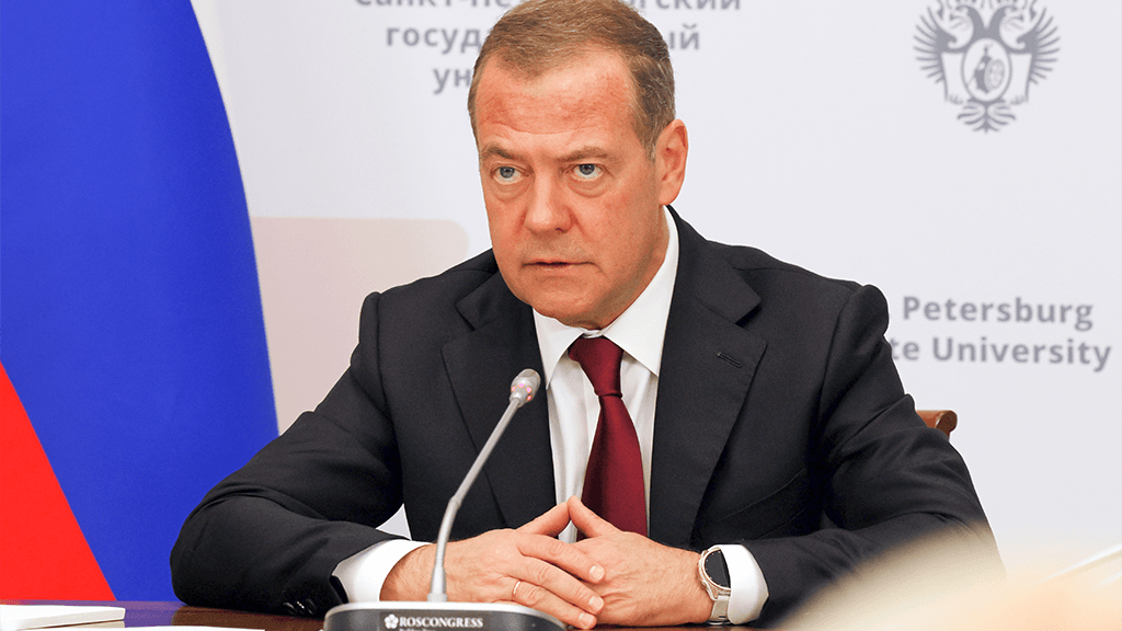 О чем говорил Медведев на пленарном заседании ПМЮФ-2026