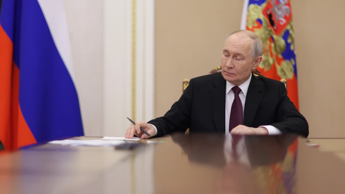 Путин провел совещание по обеспечению внутреннего рынка топливом. Главное