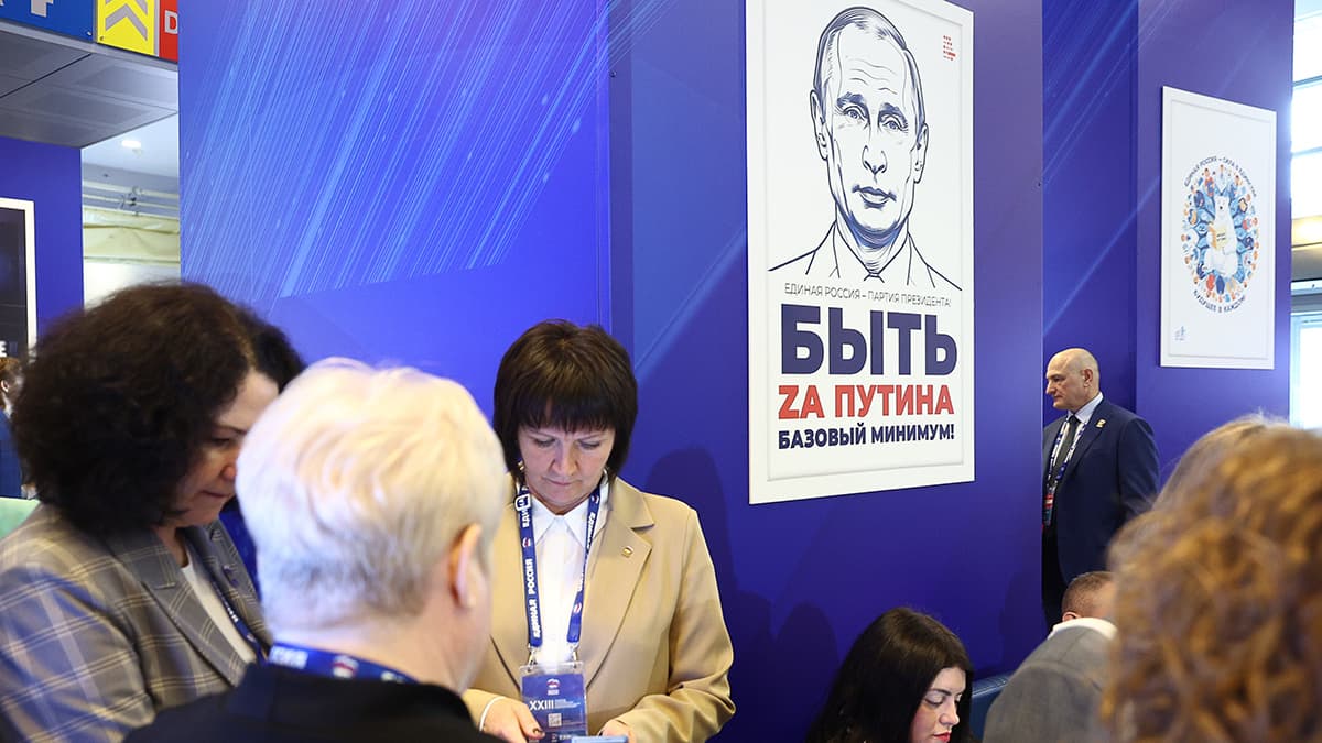 В «Единой России» рассказали о плакате «Быть за Путина – базовый минимум»