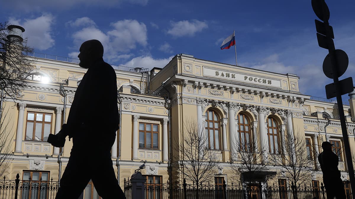 Консенсус-прогноз «Ведомостей»: ЦБ сохранит ставку на уровне 14,25% в июле