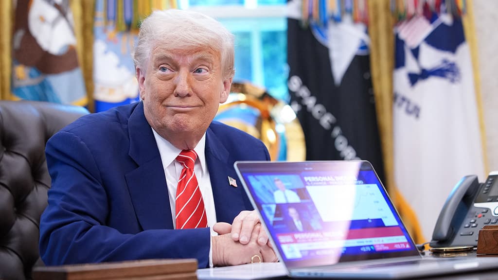 Зачем Трамп собрался проверять ИИ-модели