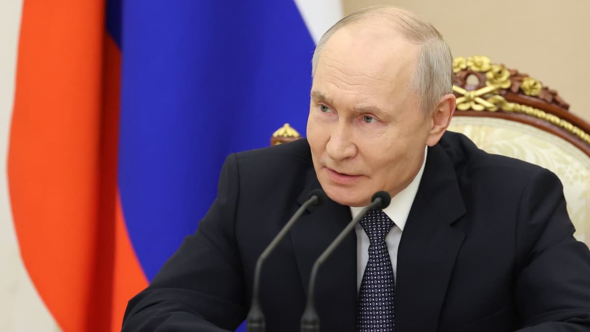 Путин провел перестановки в руководстве спецоперацией и тылом