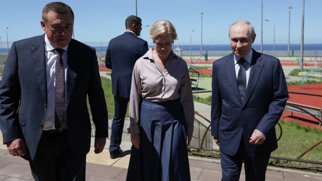 Что значит первая поездка Владимира Путина на Курильские острова