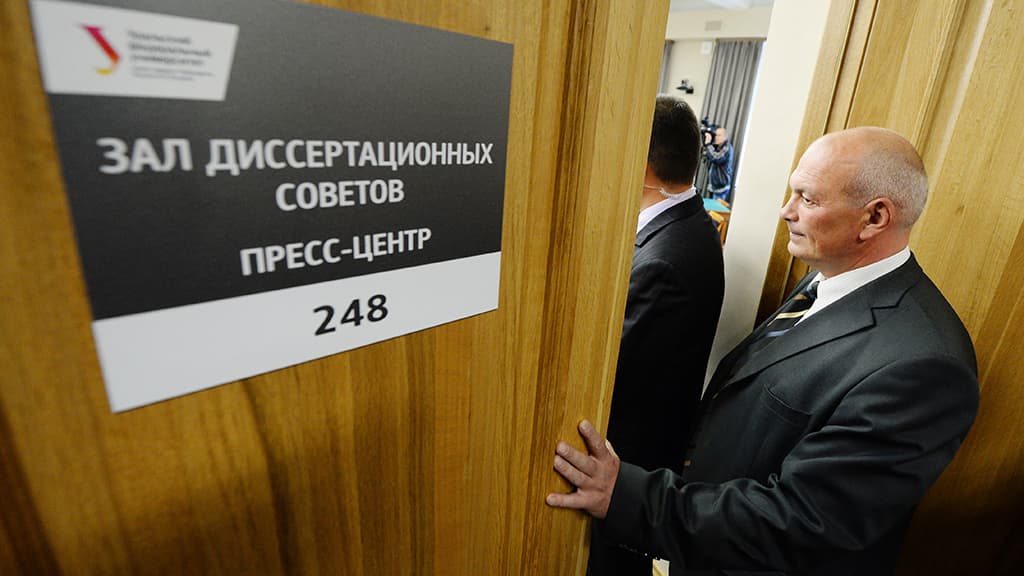 Для научных руководителей введут санкции за лишение степени их подопечных
