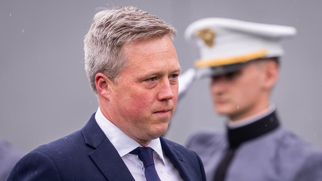 Почему уволился министр армии США, участвовавший в переговорах по Украине