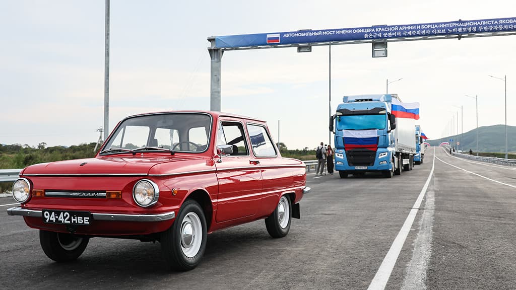 Зачем КНДР и Россия быстро построили автомобильный мост через реку Туманную