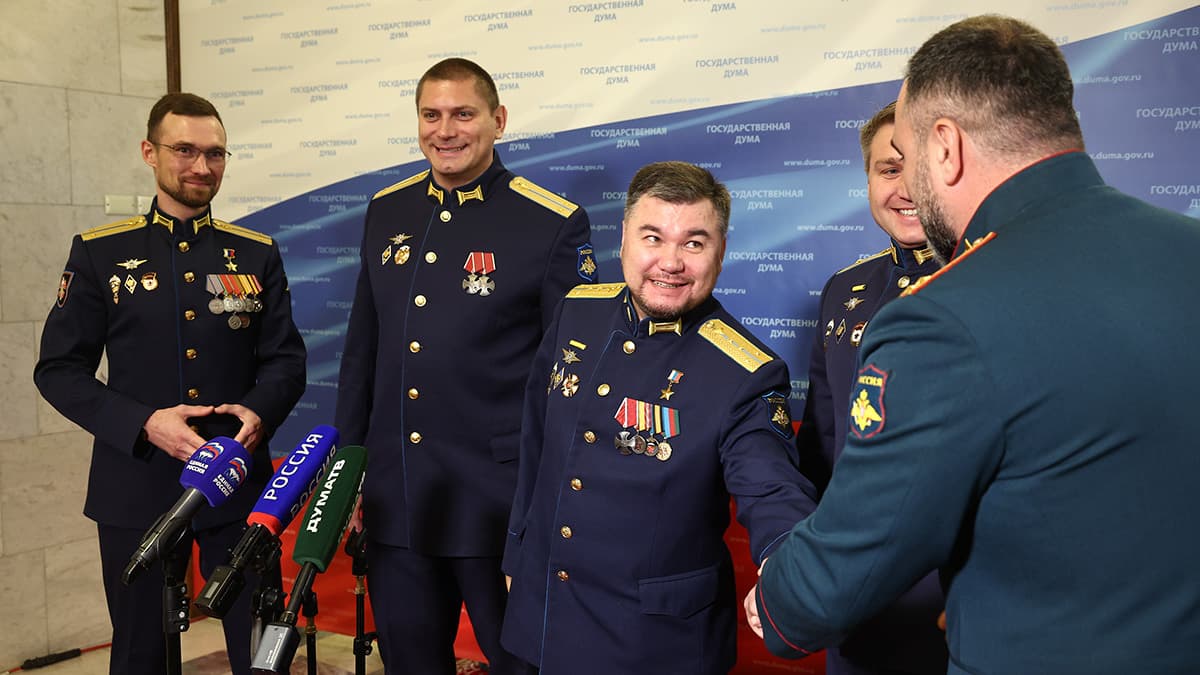 «Какие мы, такая и Дума»: как прошло первое заседание на Охотном Ряду