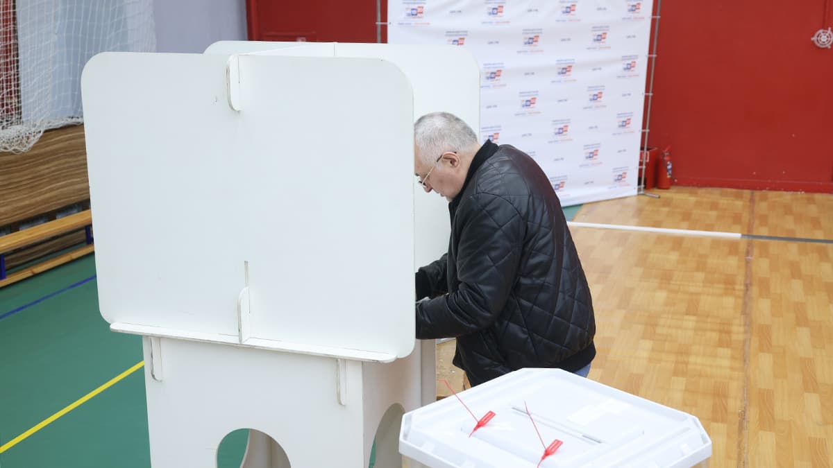 Эксперты оценили успешность партийных стратегий на выборах в Госдуму