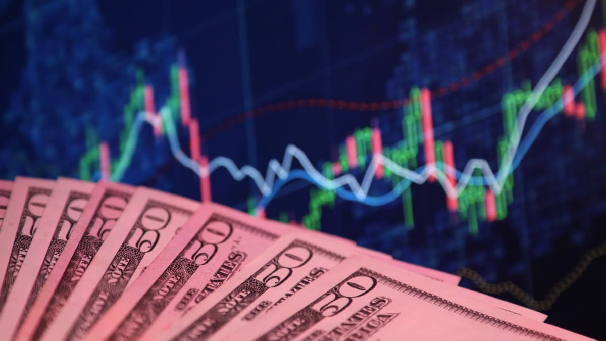 Bloomberg объяснил, почему нефть держится выше $100 за баррель