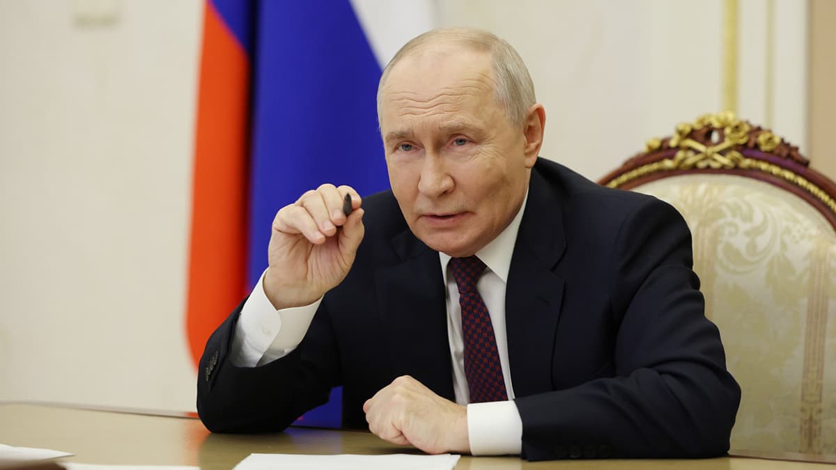 Что рассказал Путин о нейросети для образования и рисках ИИ