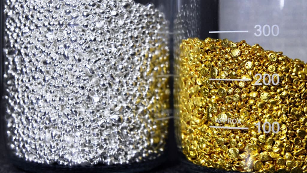 Золото, серебро и платина подешевели после резкого роста