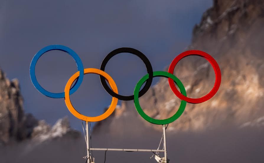 Какая из стран завоевала наибольшее число медалей в истории Олимпиад