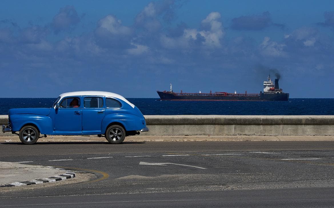 Посольство ответило на сообщения об отправке Россией нефтетанкера на Кубу