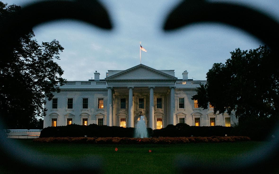 Белый дом дал совет обвинившим Трампа из-за видео обезьяны с лицом Обамы