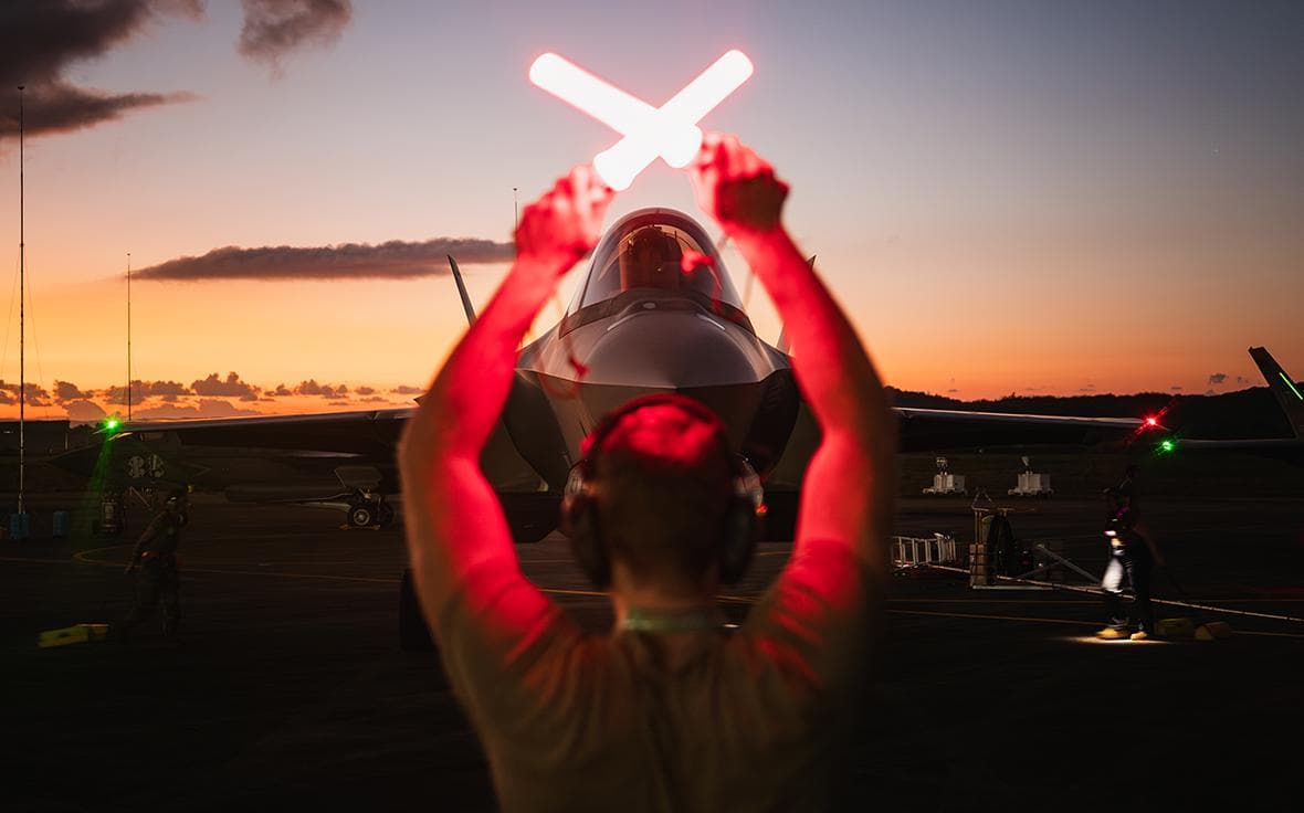 В США задержали экс-пилота ВВС по обвинению в обучении китайских военных