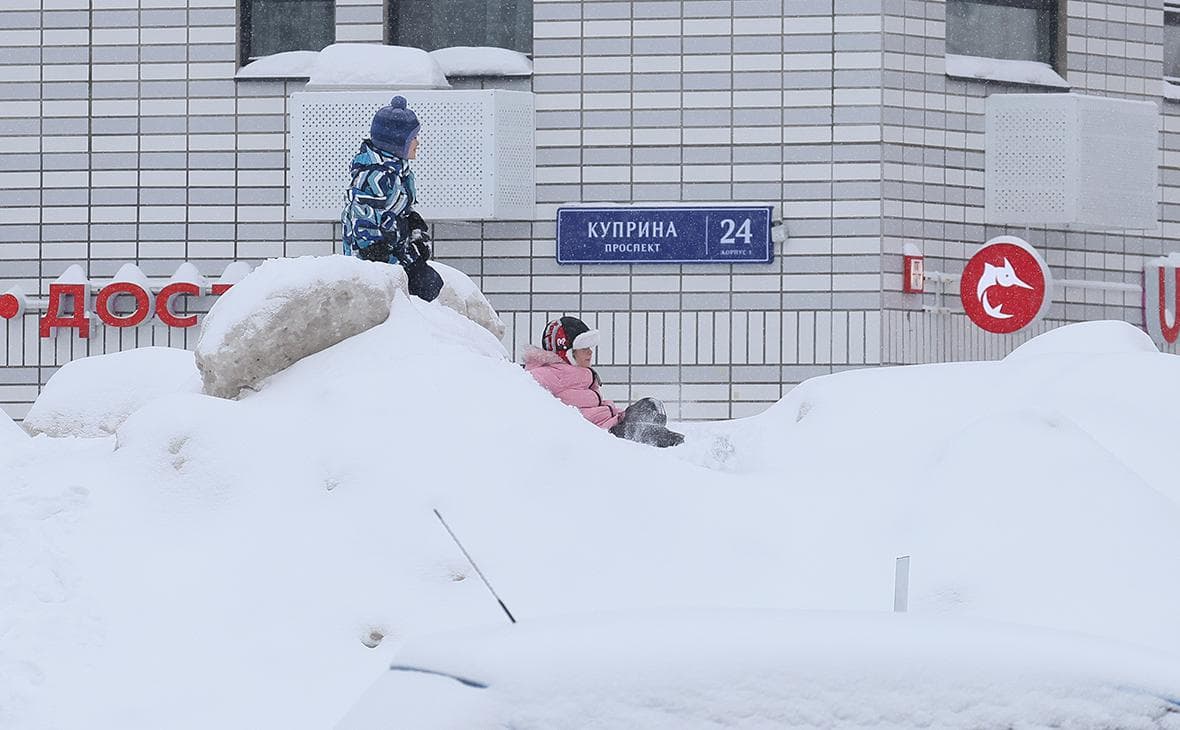 Синоптик предсказал, когда в Москве «сдуются» рекордные сугробы
