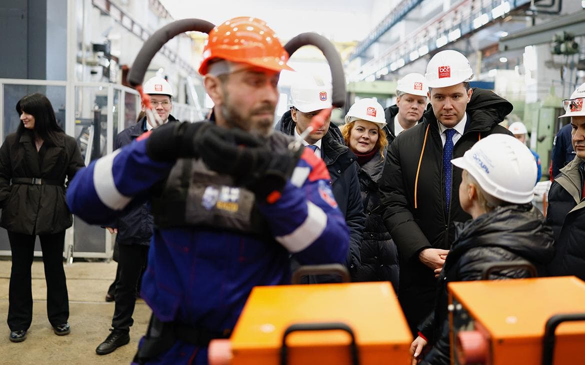 На заводе «Янтарь» запустили тесты экзоскелетов для рабочих «Легкая рука»